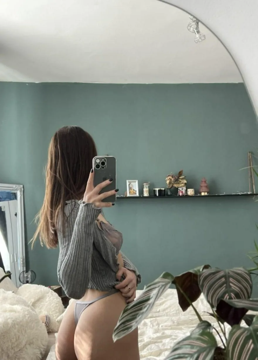 There's no right or wrong answer. One night stand or fuck buddy?