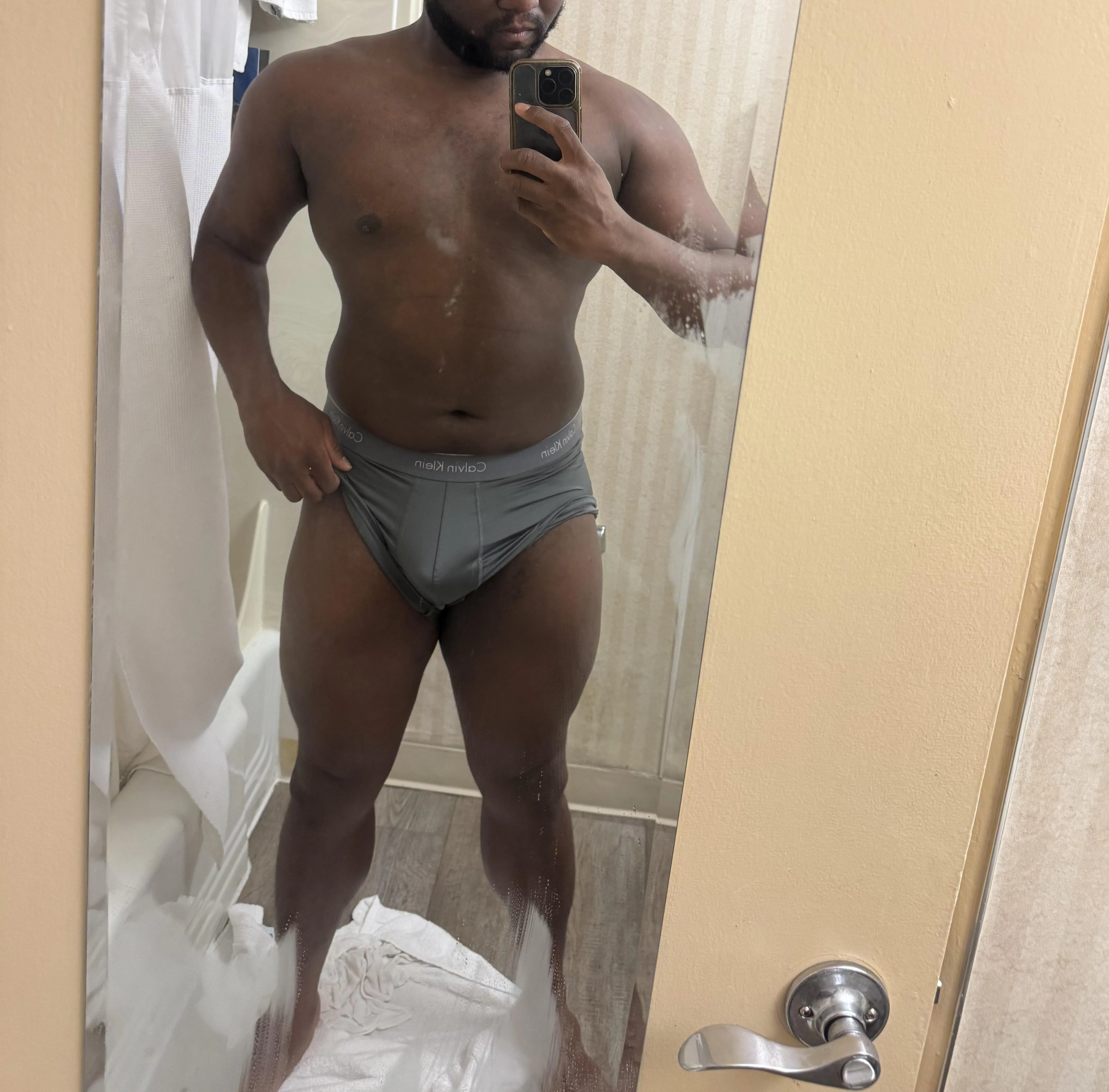 Thigh check before heading out