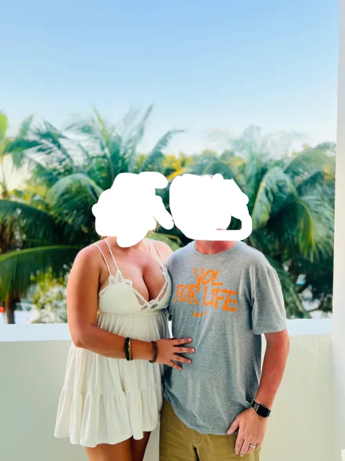 Would love to split a room downtown Nashville and go out for drinks and come back and we all watch each other.