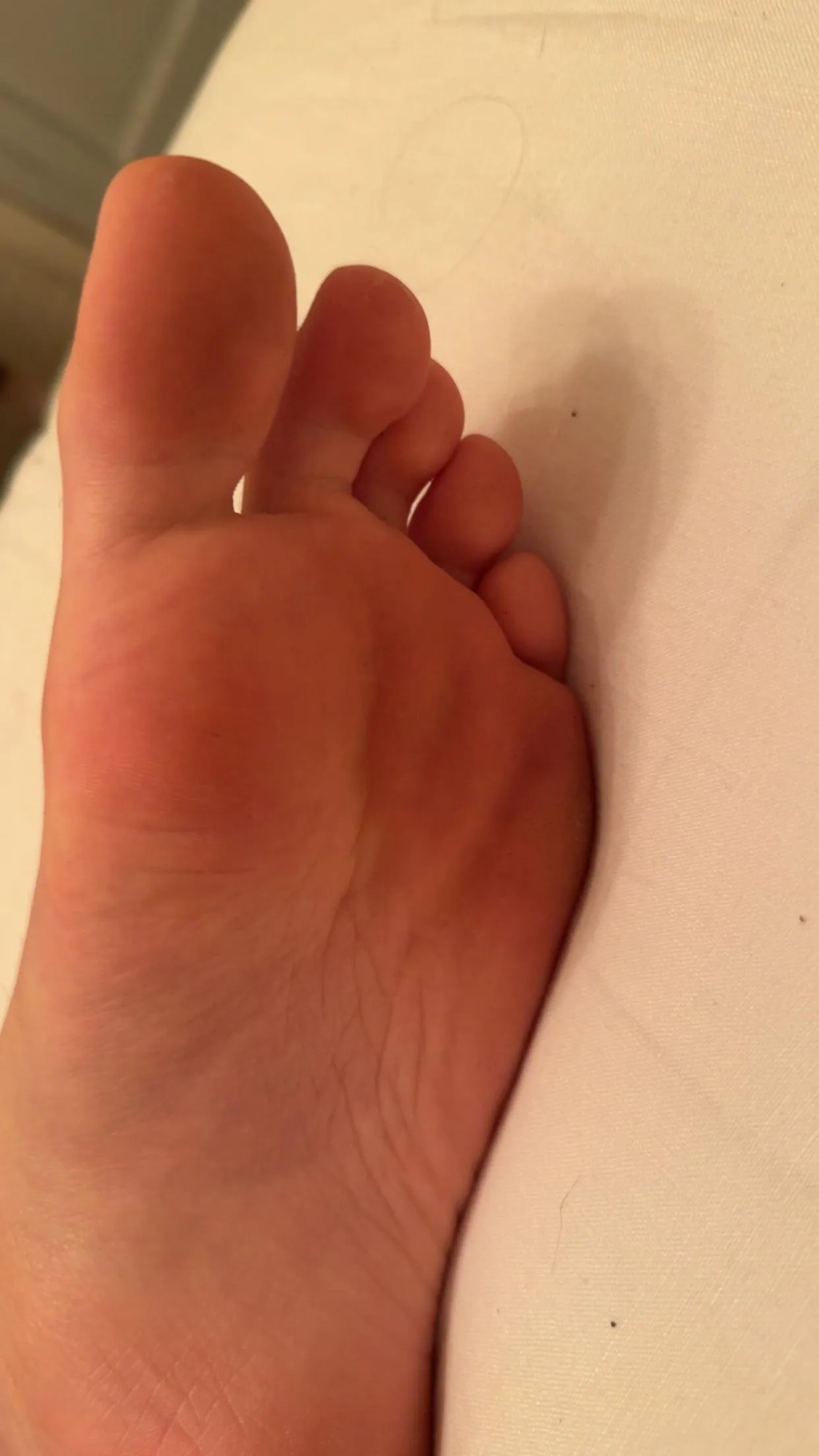 (18) twink toes