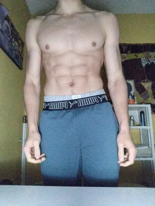 19m4f #antwerpen. Iemand zin om te zien wat voor monster er in deze broek schuilt?