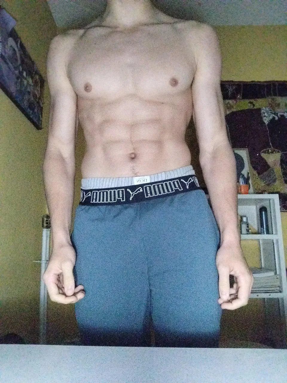 19m4f #antwerpen. Iemand zin om te zien wat voor monster er in deze broek schuilt?