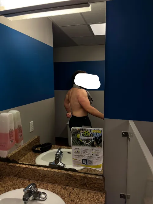 Any females or couples there that wanna take my cock?