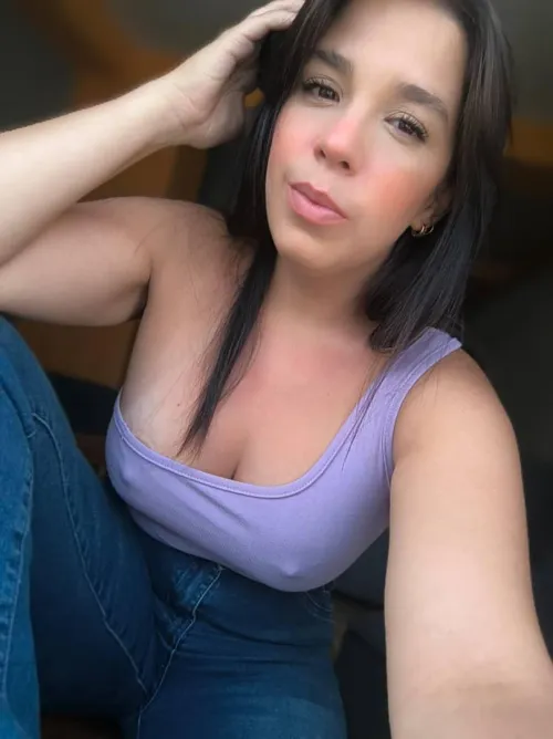 As comfortable as I am happy, without a bra 😌