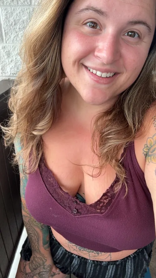 cum give these tatted bbw curves some love!