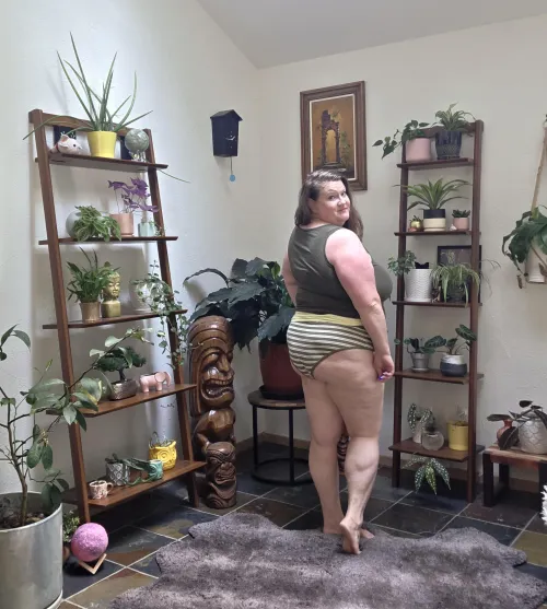 Feeling like I'm in the middle of the jungle .... save me Tarzan 💋 [F52]