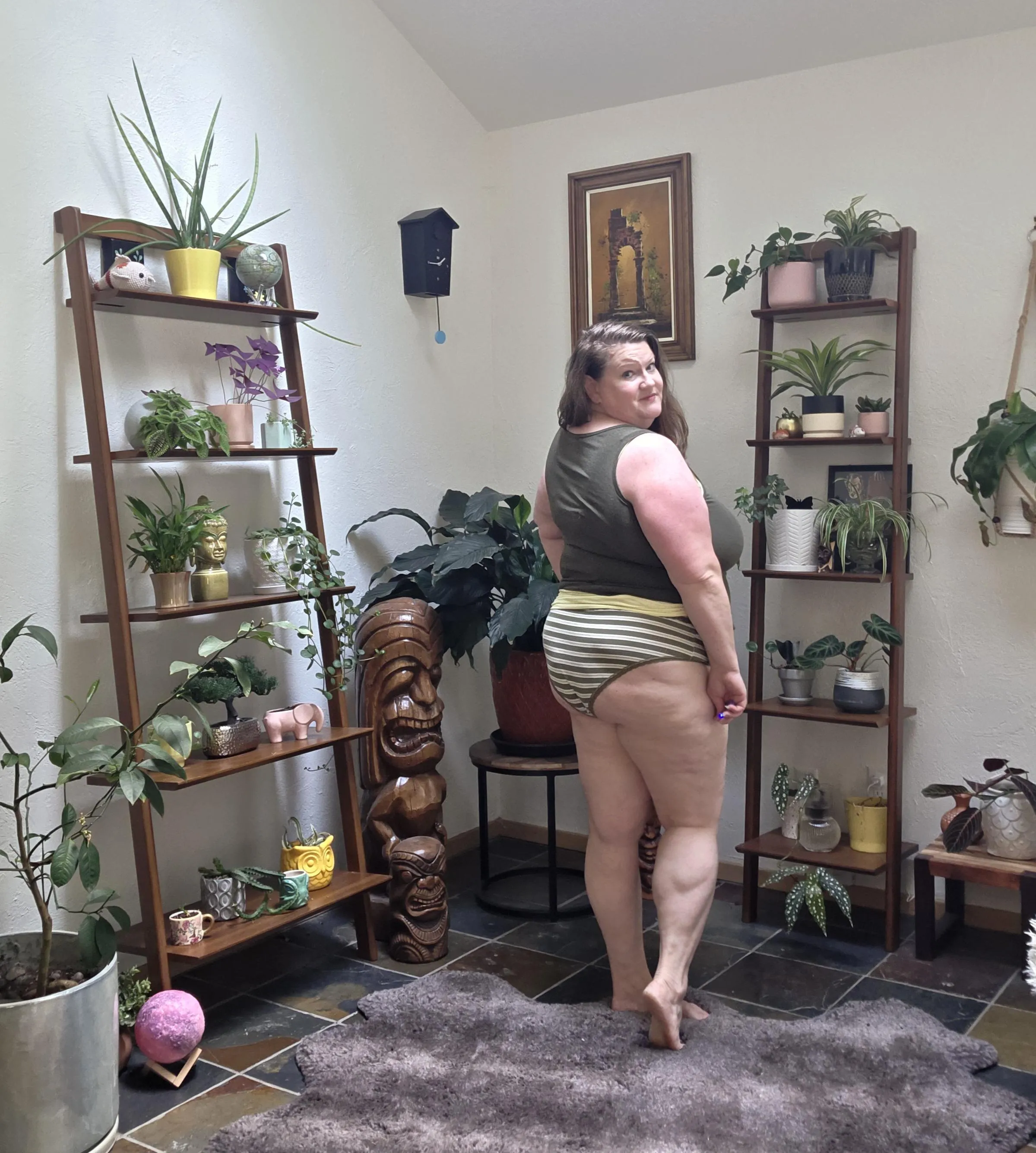 Feeling like I'm in the middle of the jungle .... save me Tarzan 💋 [F52]