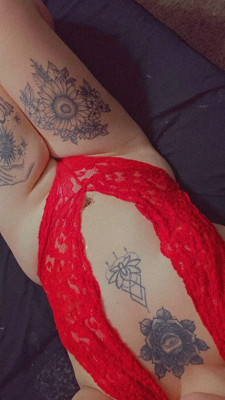 Gotta love a tattooed and pierced babe