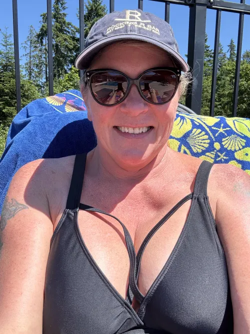 Happy Monday wishing I was still at the pool.