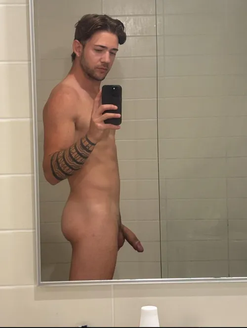 Kneel for me 🍆👅