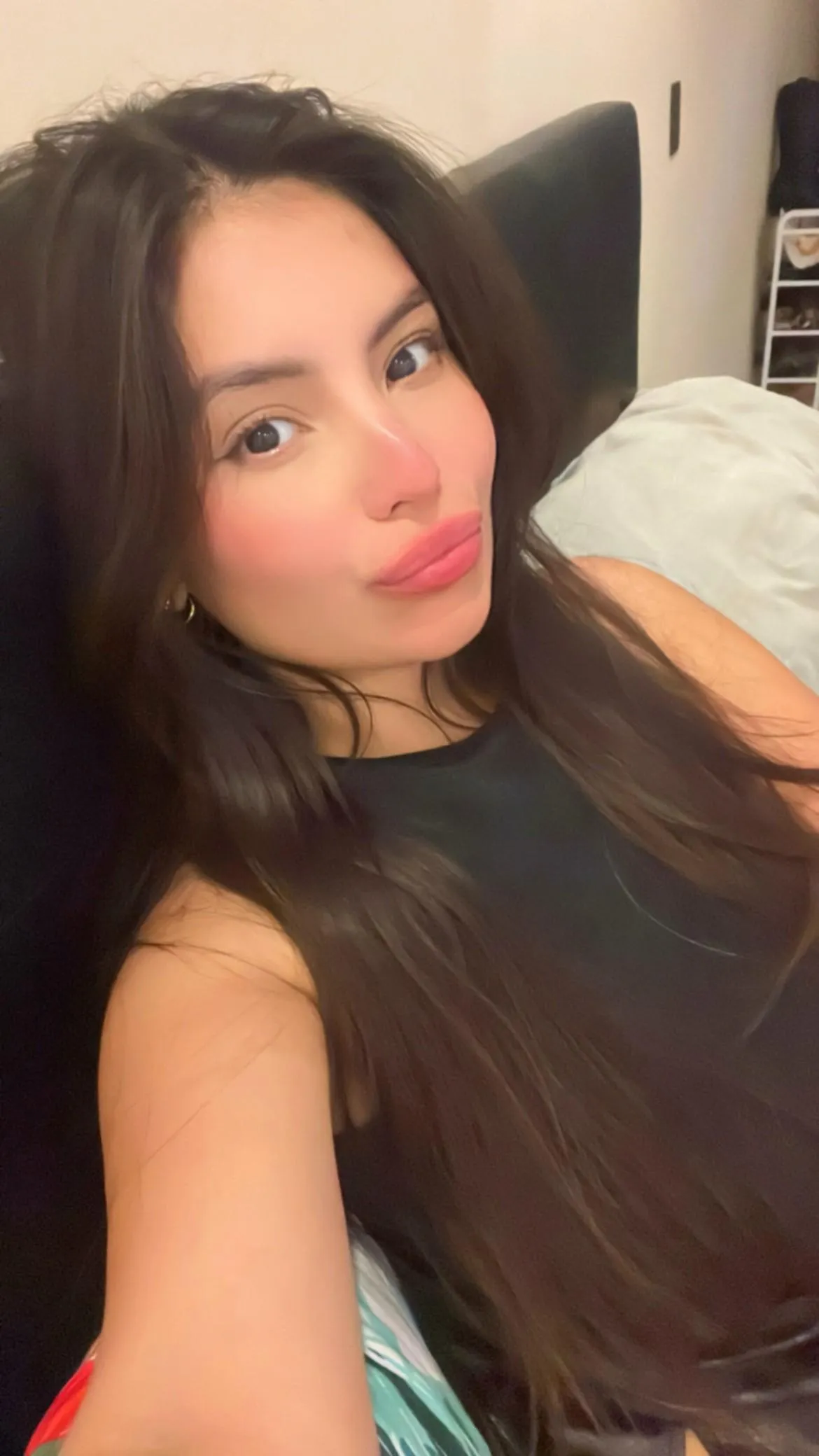 let’s vibe, laugh and maybe ruin each other’s sleep schedule