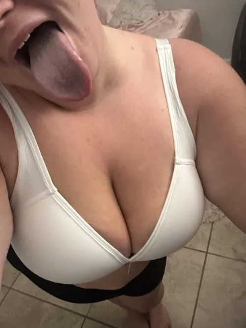 Looks great wrapped around your cock 😘