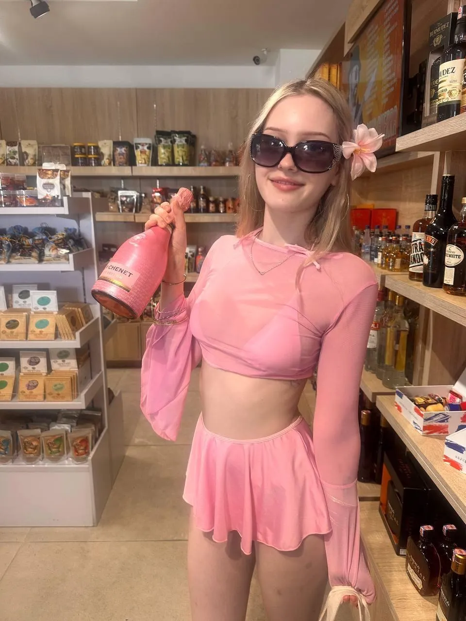 No birth control, no condoms allowed. Would you take the risk of not pulling out🍆💦