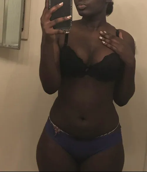 23F cherche grosse bite sur Alpes maritimes ☺️