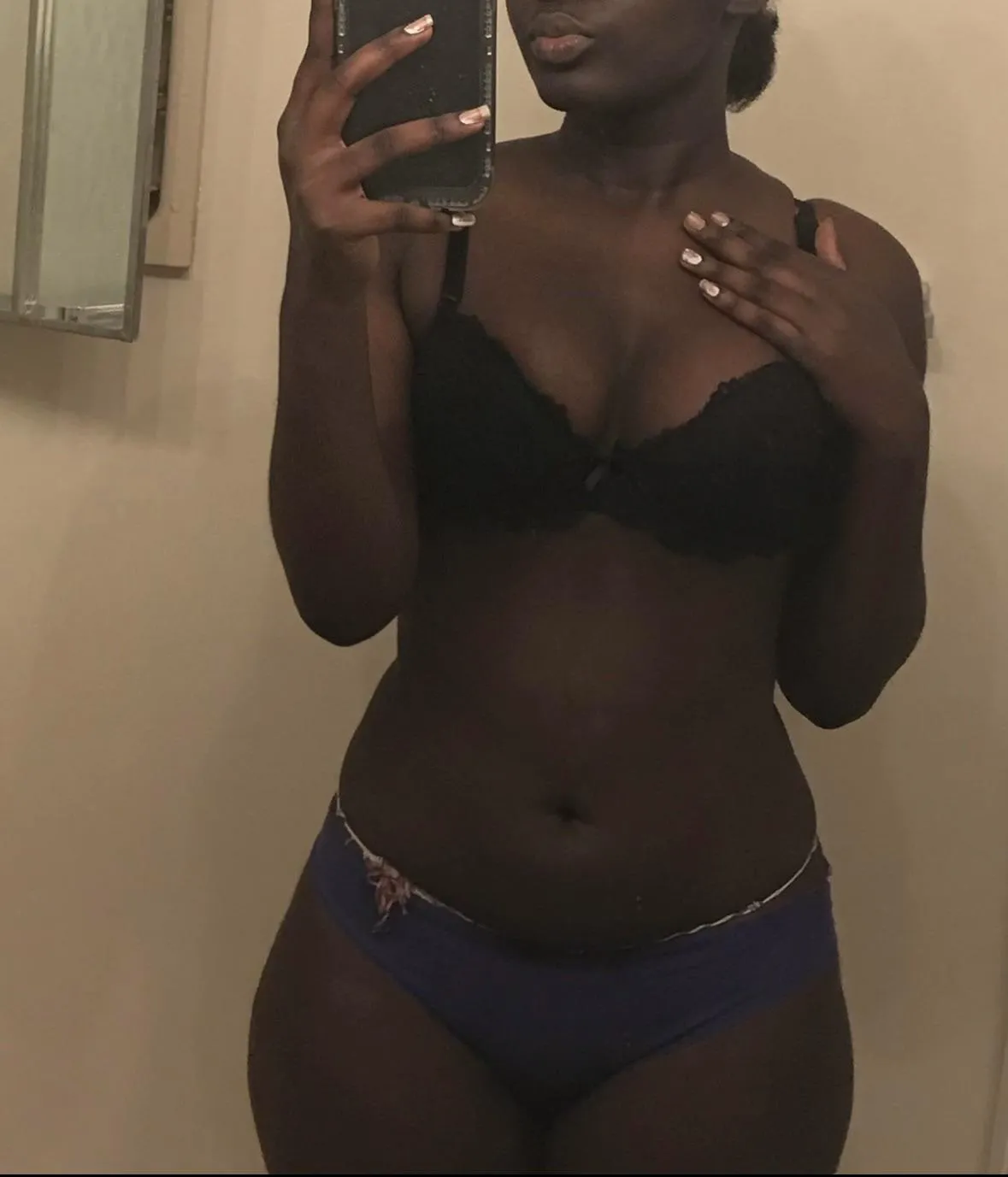 23F cherche grosse bite sur Alpes maritimes ☺️