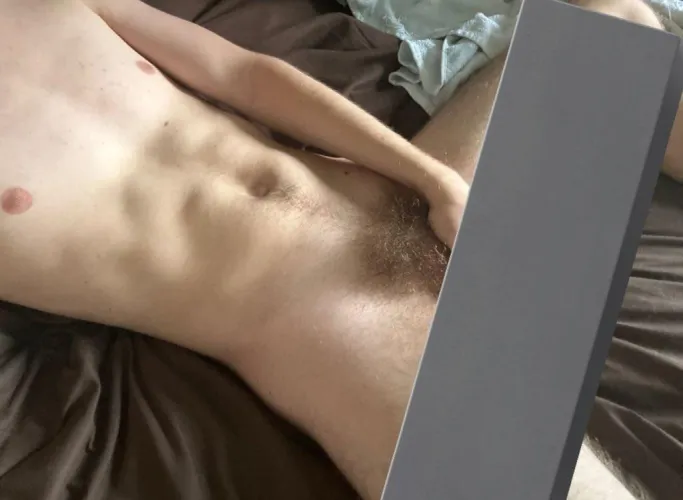 Come worship my perfect body and thick stinking bush 🤑😈