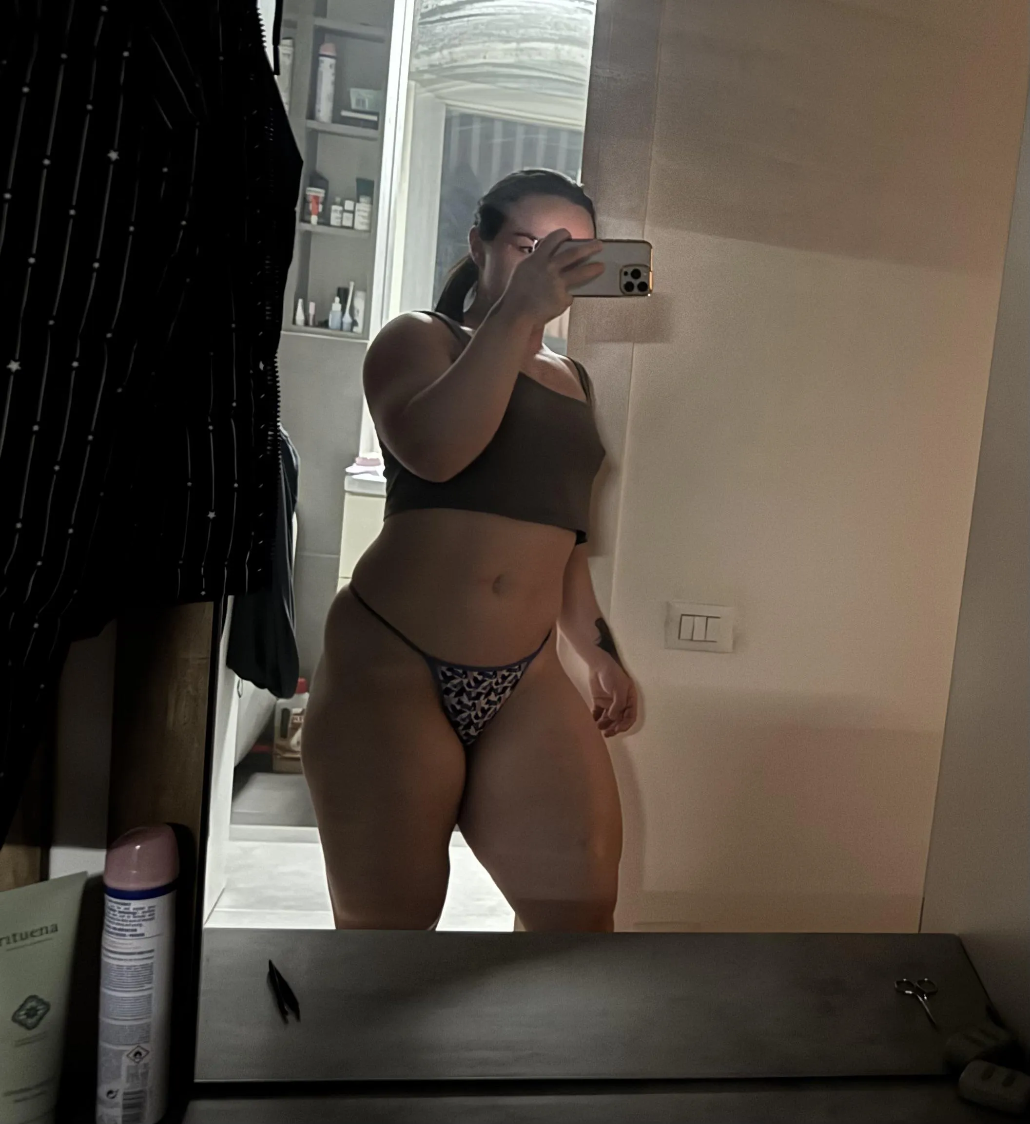 Do u like thick thighs?