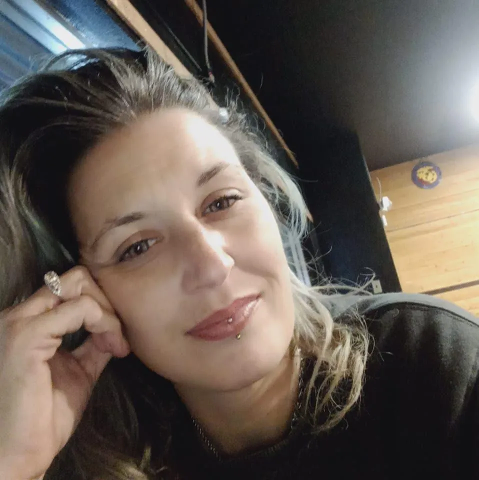 [f38] [m]33 COUPLE  looking for fun female friend to play