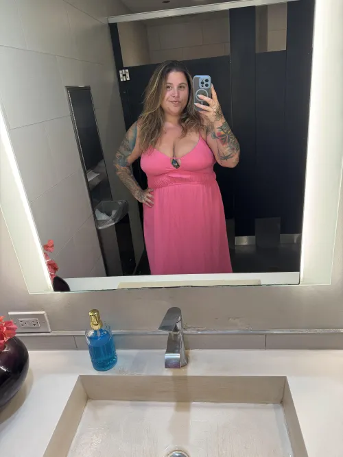 Flirtatious bbw covered in tattoos, happy Friday!