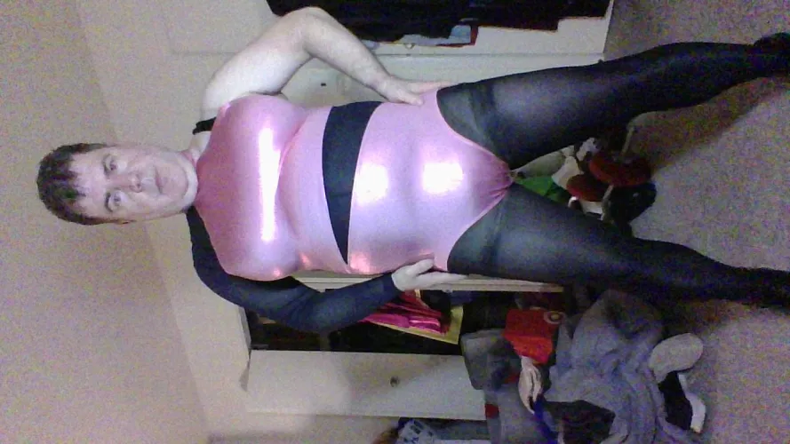 I think it looks better with boobs