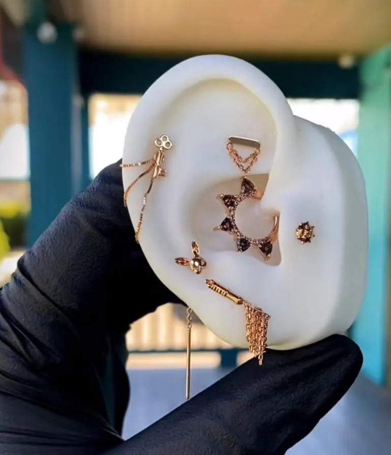 Just wanted to share a dominatrix inspired ear curation with people who might appreciate it!