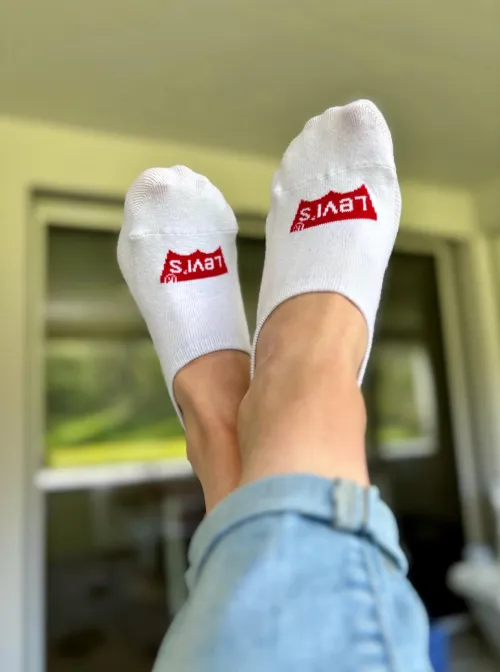 Levi's up, soles out 🤭