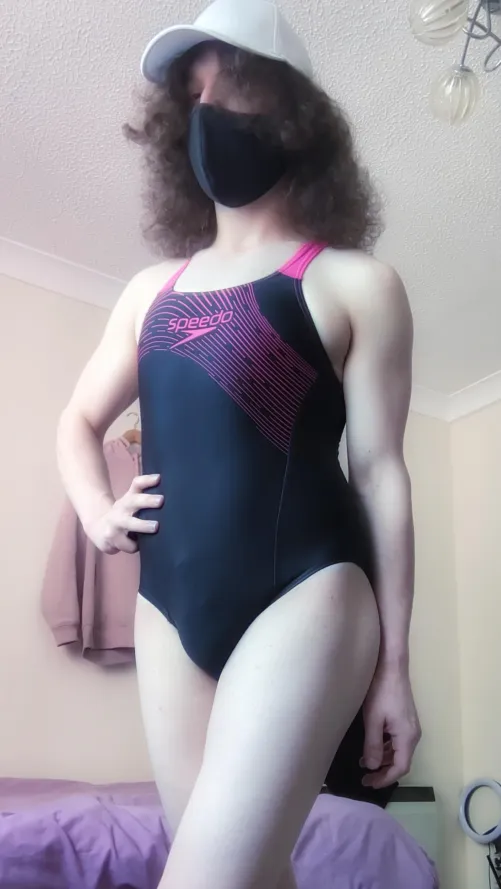 Loving the feeling of this Speedo on my figure 😻