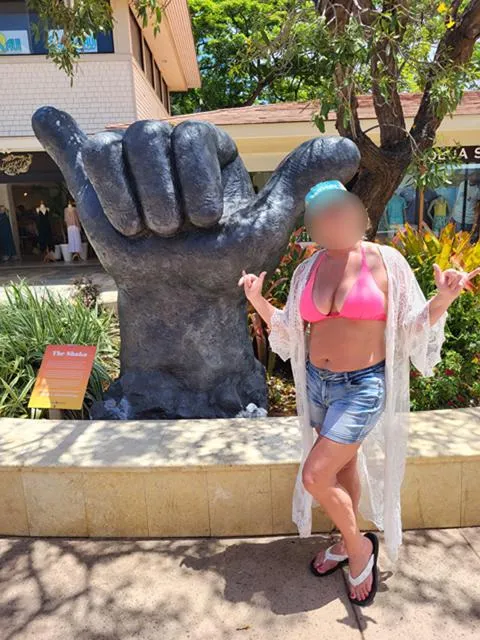 Stopping to throw you a little shocka in front of a shocka as I do a little shopping showing off my tits in my sexy bikini  :)