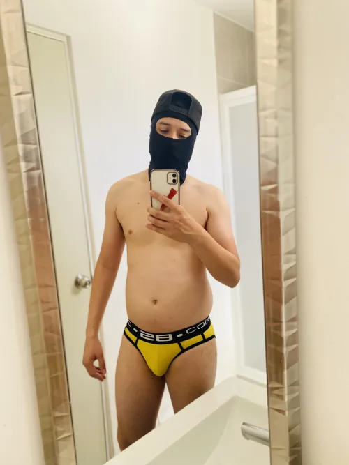 Your bandit has arrived, mommy.