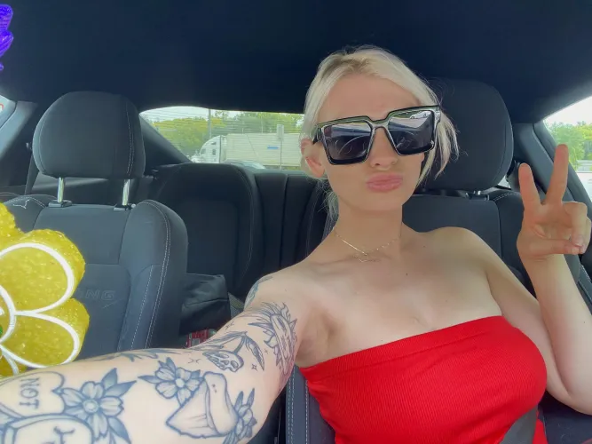 I love summer it’s perfect for the tube topssss 🌞 F28