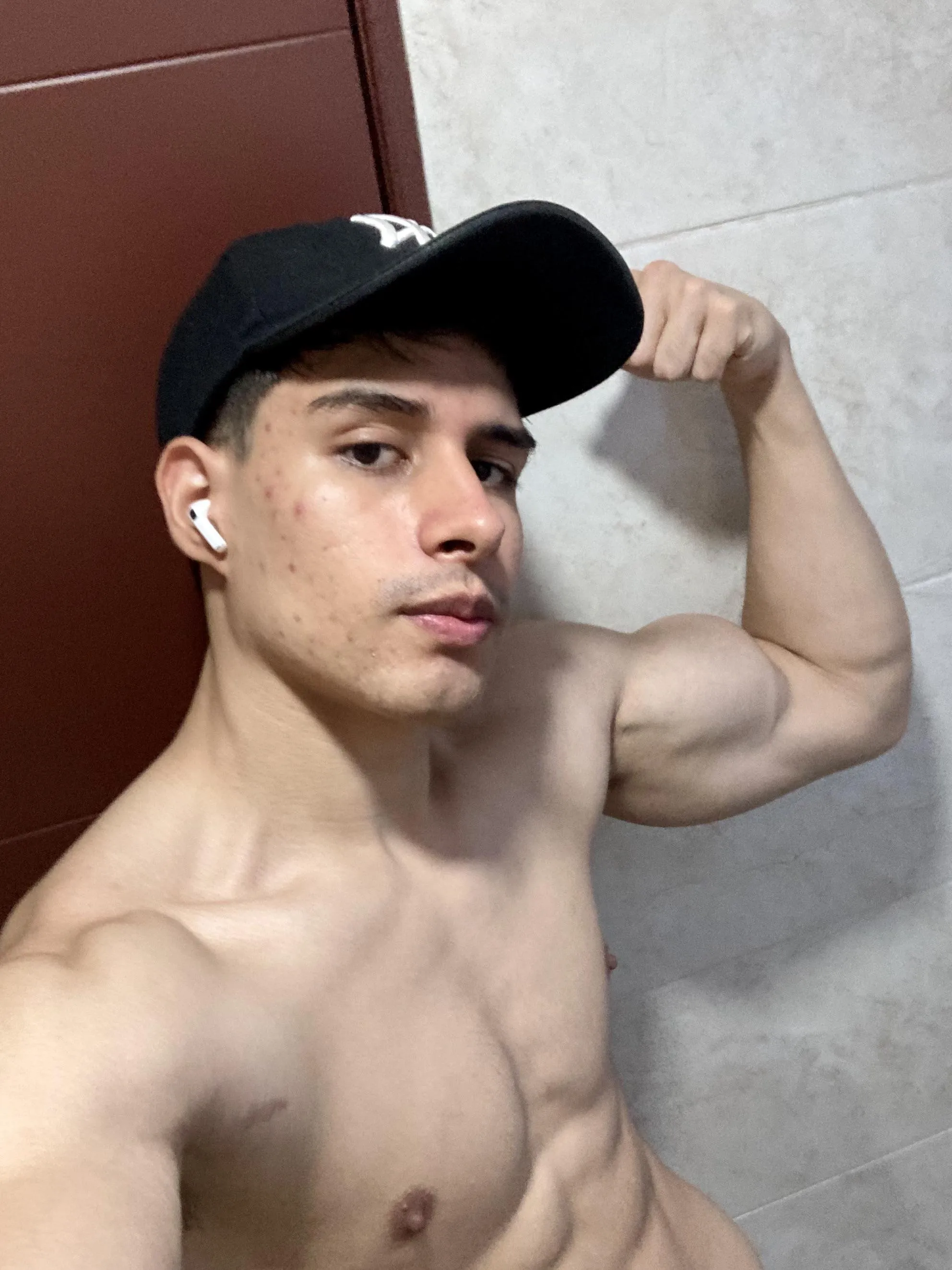 Worship my huge arms slave