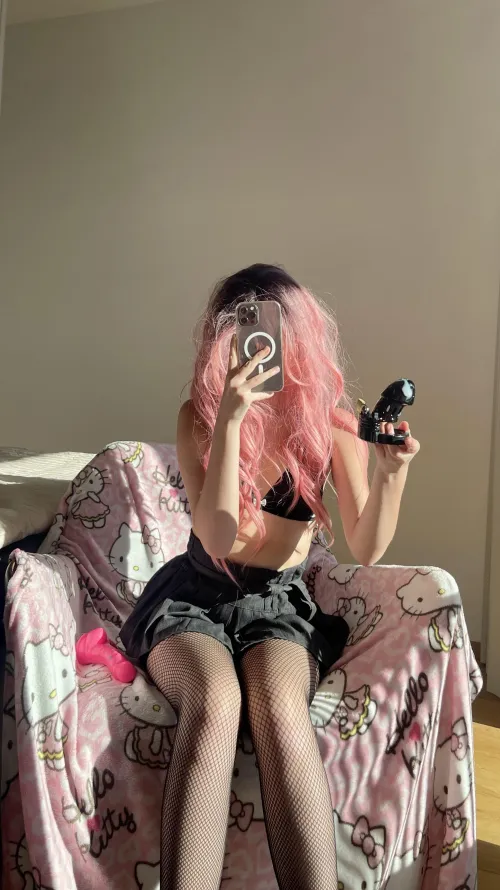 Would you date a girl who lock you up on a first date? 🔐