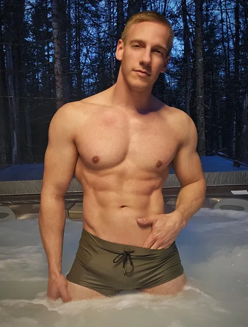 Would you worship Daddy’s muscles in the spa… or do you need a closer look first 💪🏼😏..?