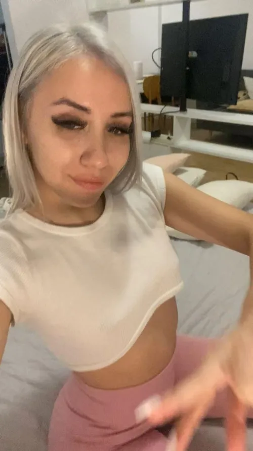 19F I clean up nice.. but i’m even more fun in messy🫦