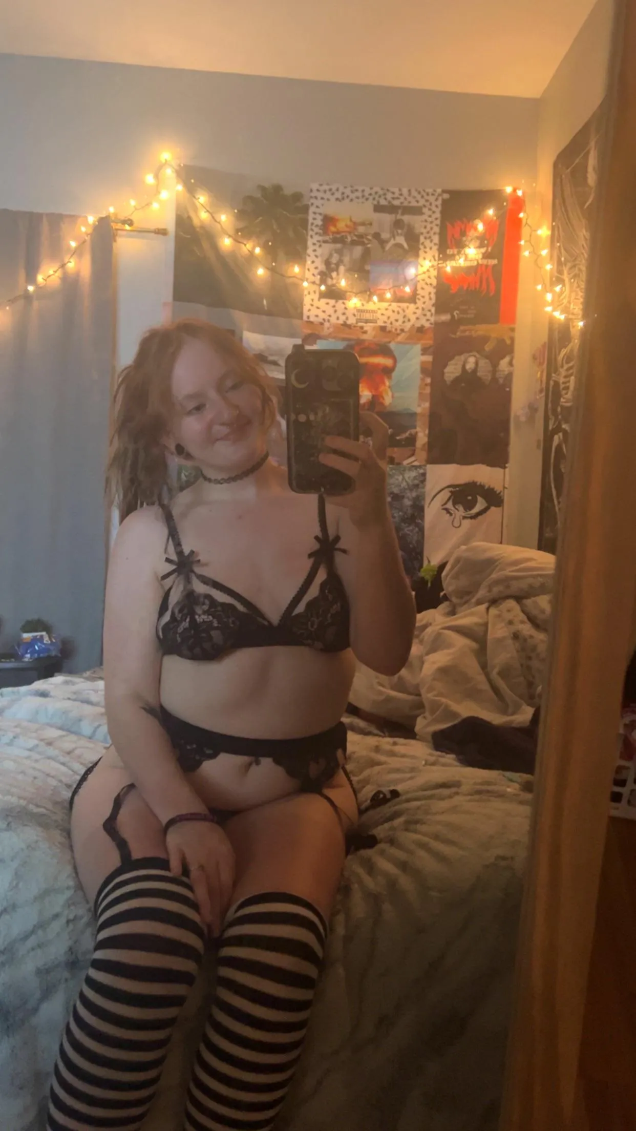 hiii! new lingerie with my hairbun ;)