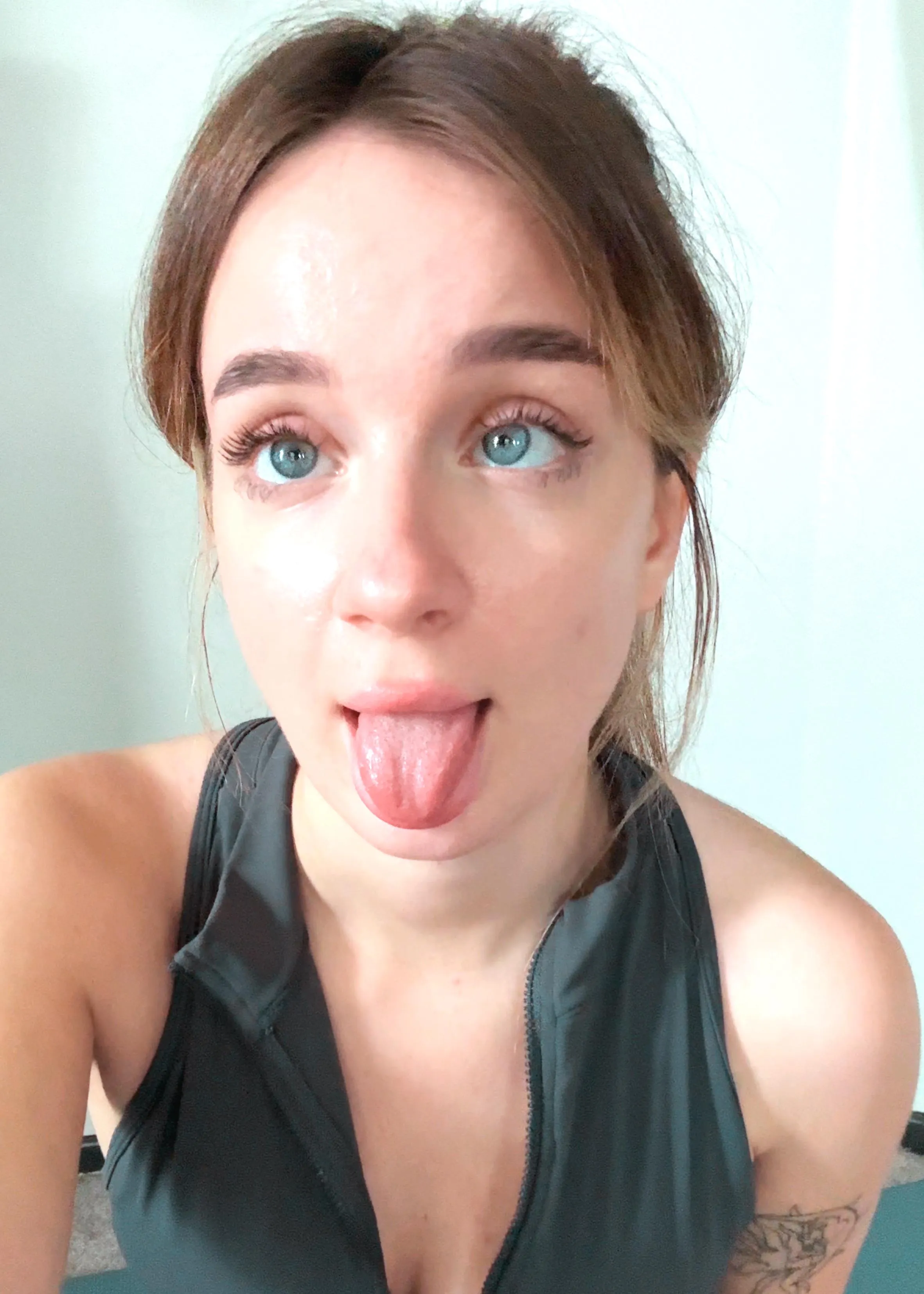 Hope you're accurate enough not to blast your load me in the eye