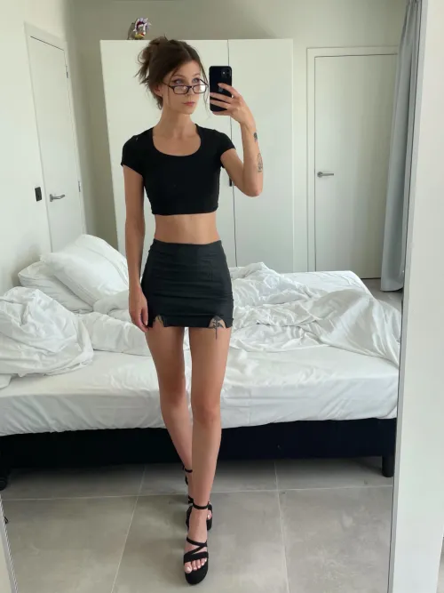 messy hairbun completes the look 😌