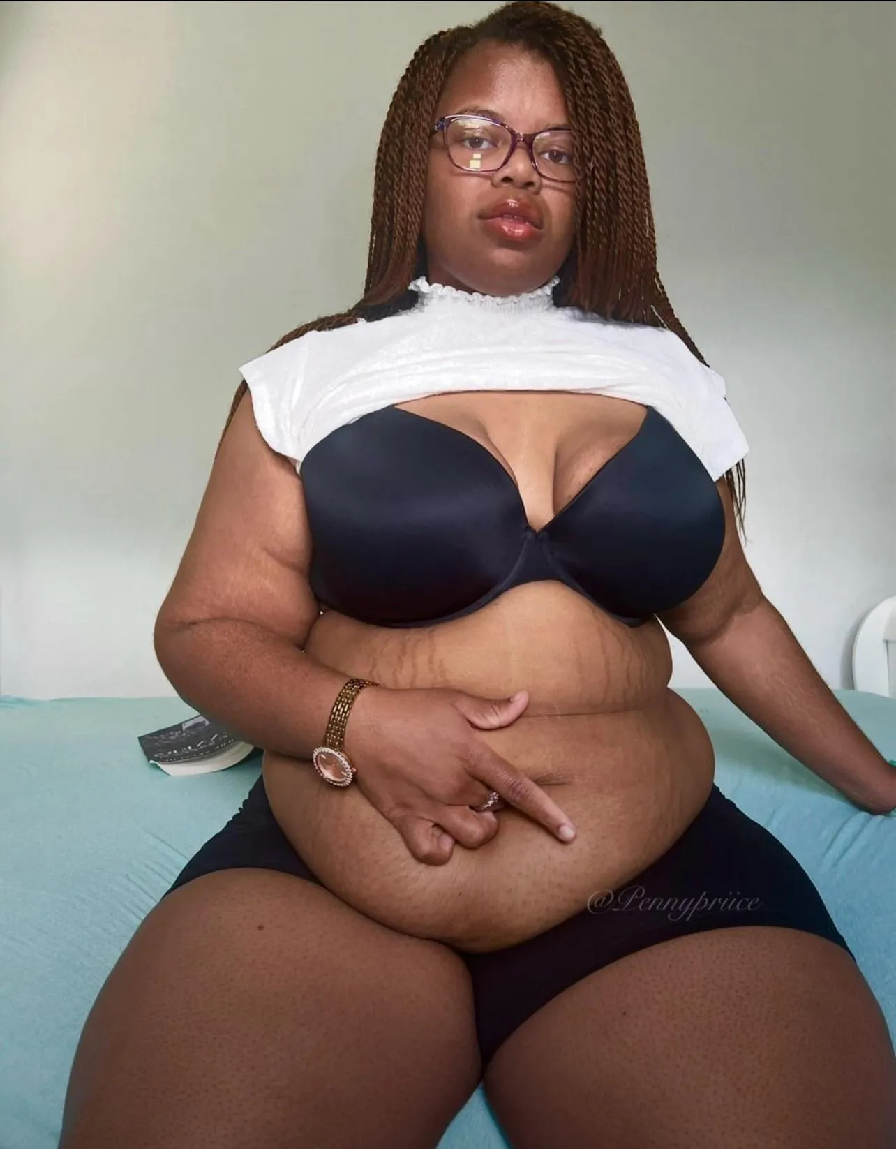 Wish u could feel the suction in my bellybutton… she’s just sooo tight 🤭😈