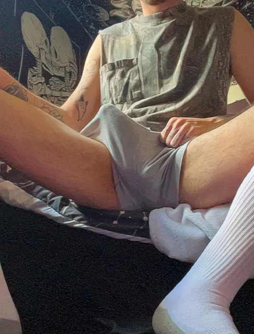 27 bi lounging around 😎