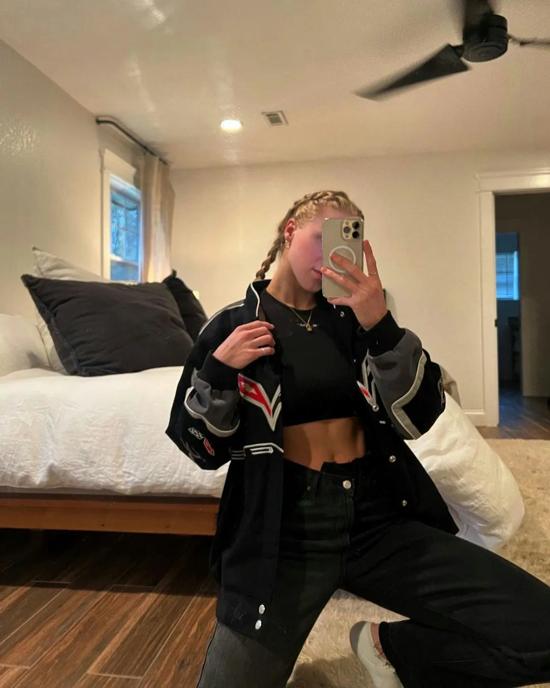 flexing my outfit for tonight's ride