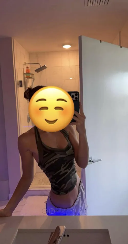 Fuckdoll gonna edge tonight:)