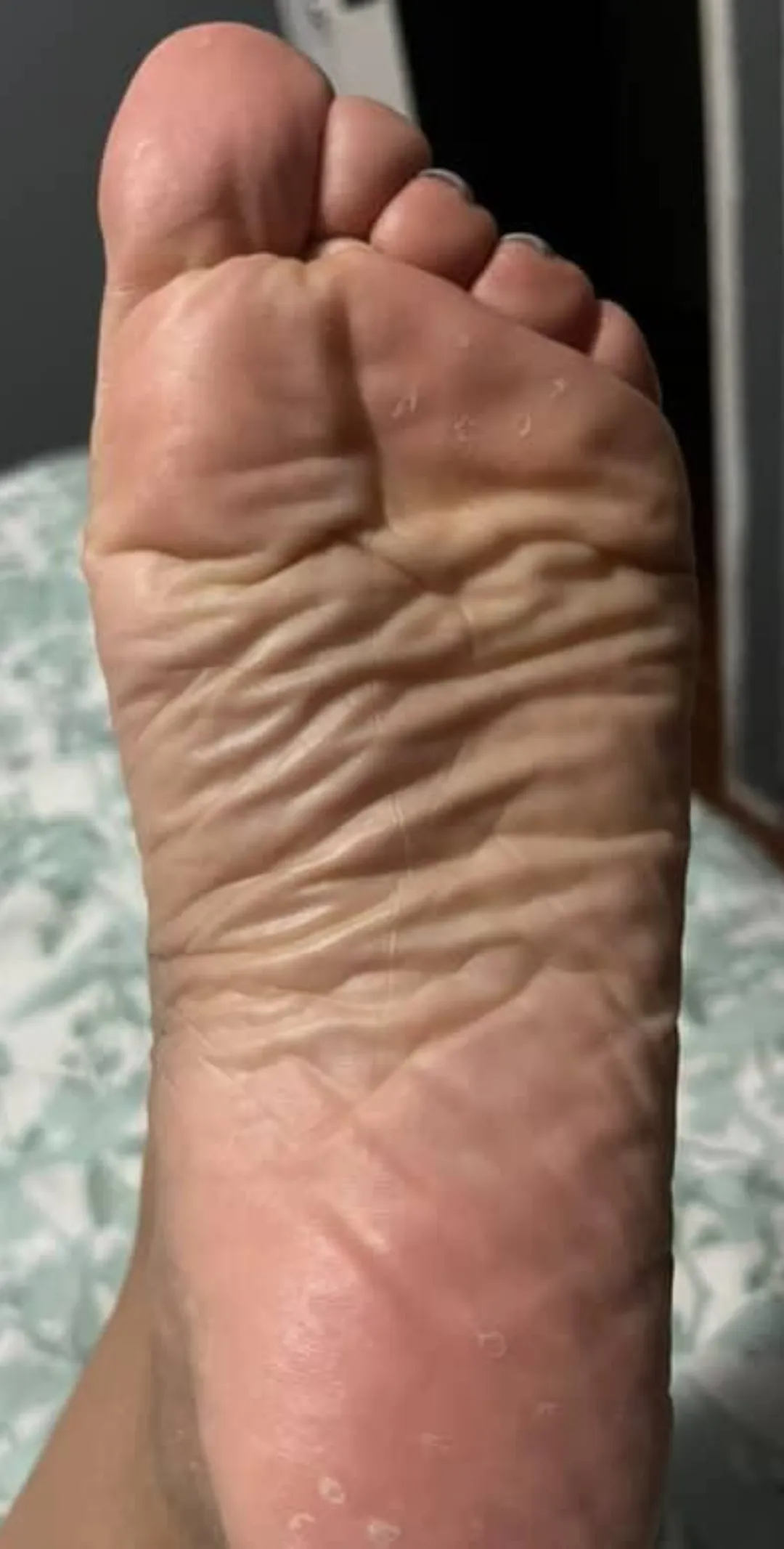 Here's your Sunday Soles. How many wrinkles do my tiny feet have