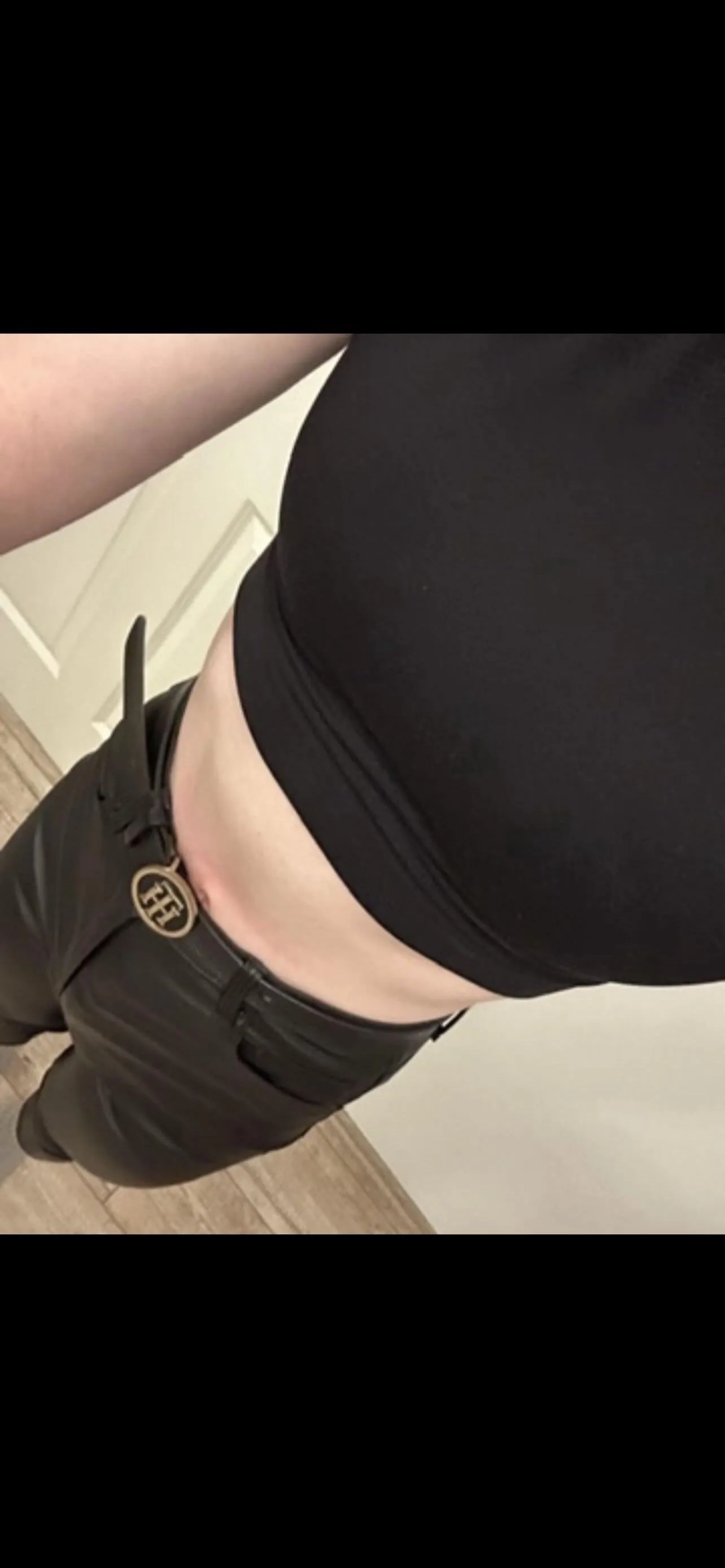 Hey m18 Recklinghausen will treffen am 12.06.25 01:00 nachts hinterm Rathaus jeder ist willkommen, nur bitte vorher schreiben das ihr kommt bin bin 03:00 dort in dem Outfit