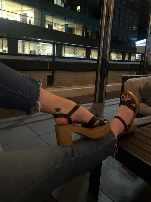 I love showing off my heels in public 😇