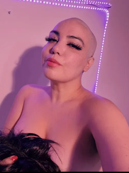 My favorite part of shaving my head is the cold water on my skin 🤤