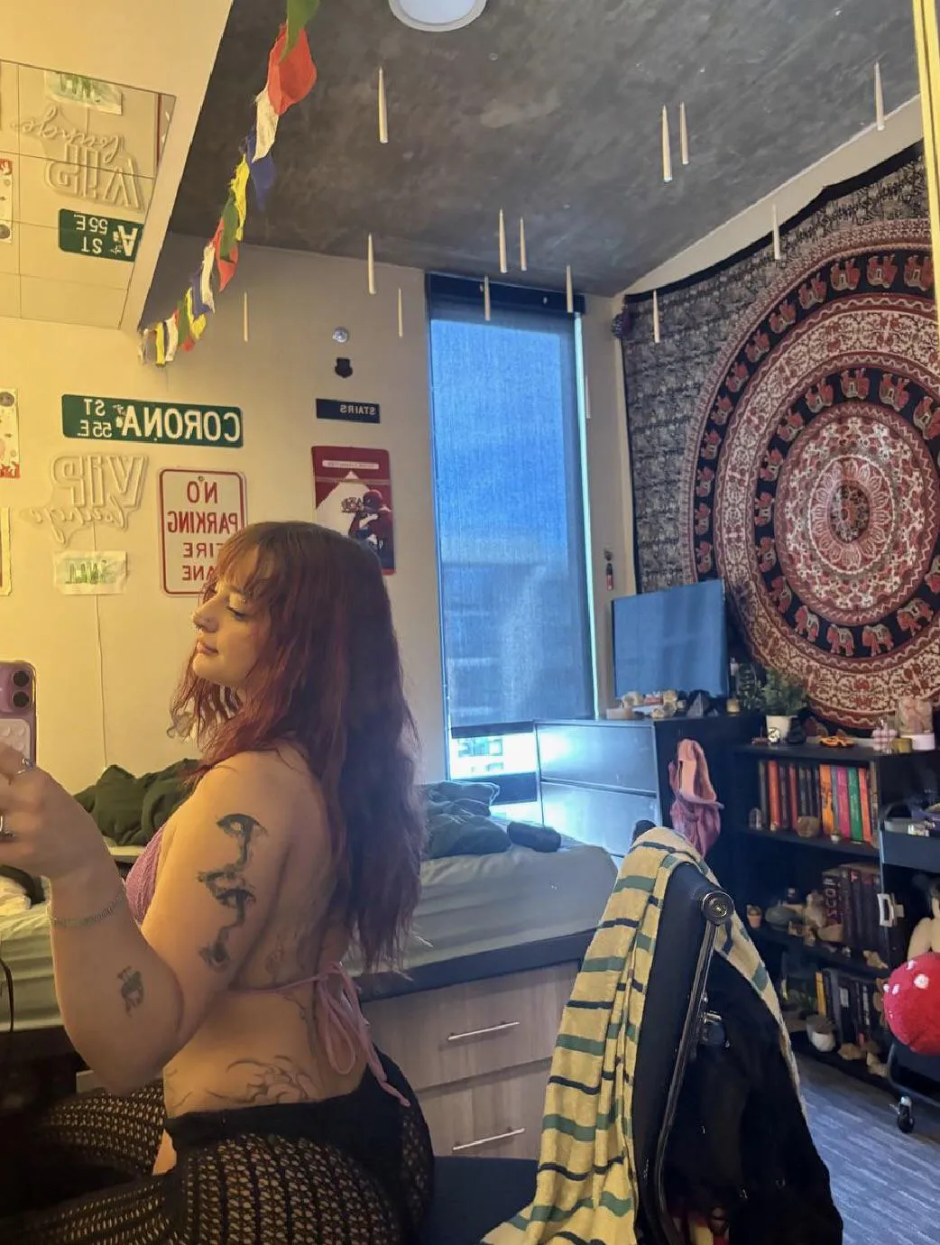 My fiance’s gone this weekend. Who’s ready to come over and fill me up?