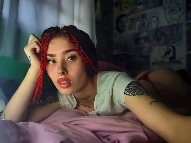 Passing through real soon... looking for a grown man who knows how to leave more than just a memory. Don’t be shy if you know how to handle a woman right.