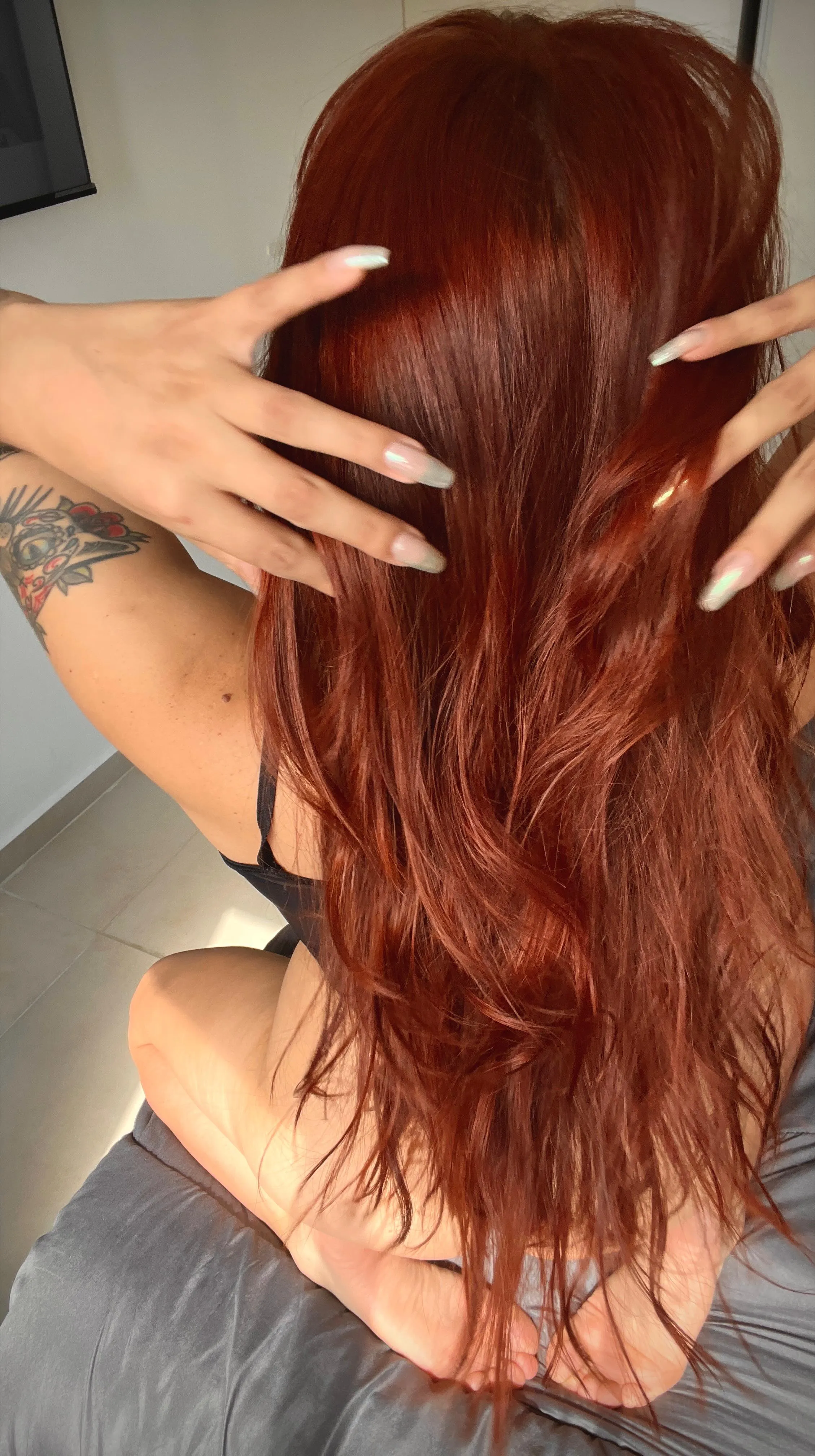 sexy in my knees and with my long hair !