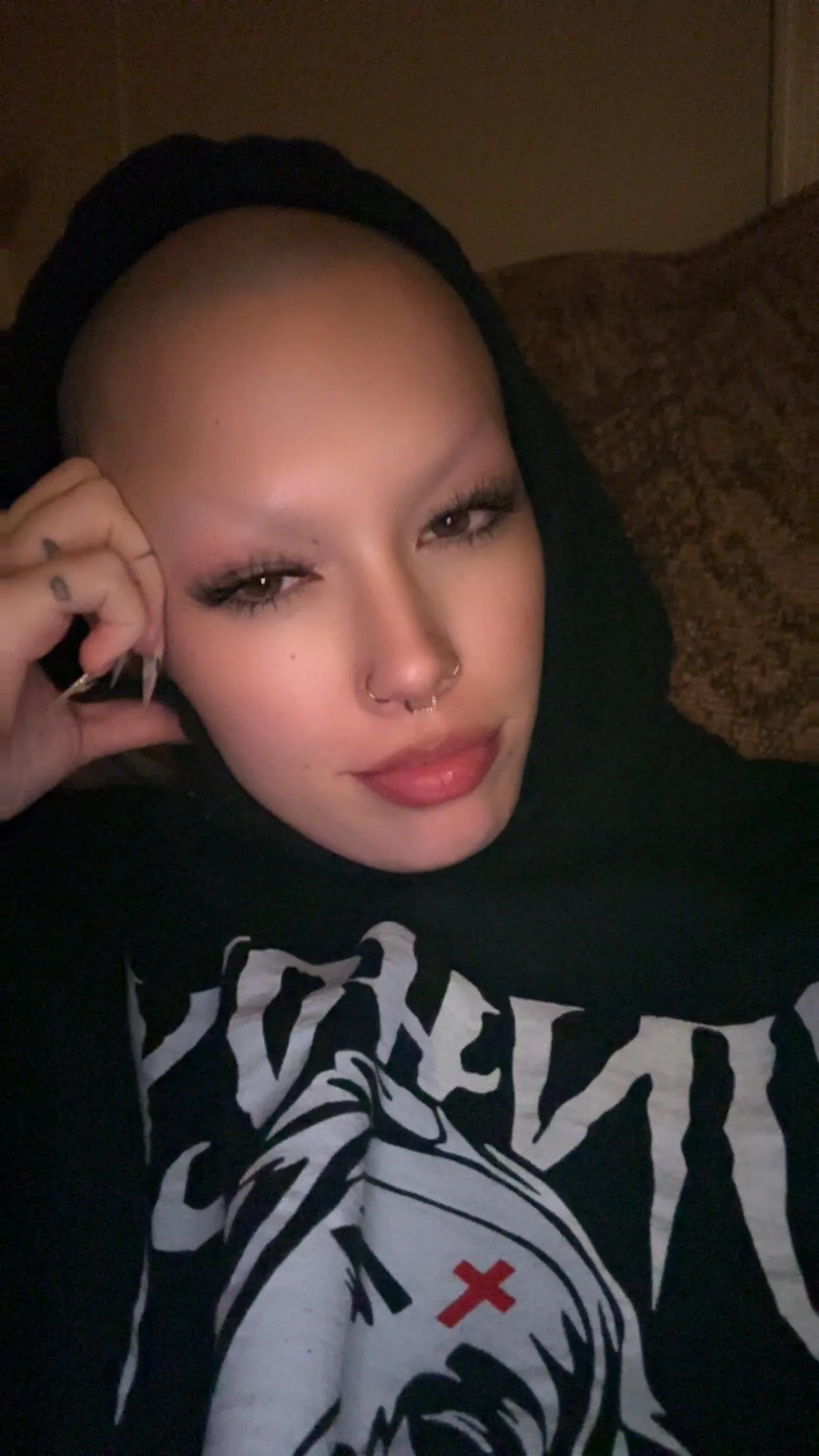 Shaved off my eyebrows 🔥💋