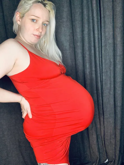 side view of my 36 weeks pregnant body